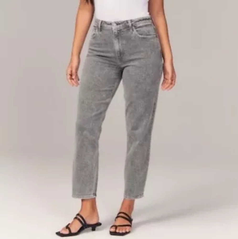 Abercrombie & Fitch Women's Straight Leg Jeans in Gray